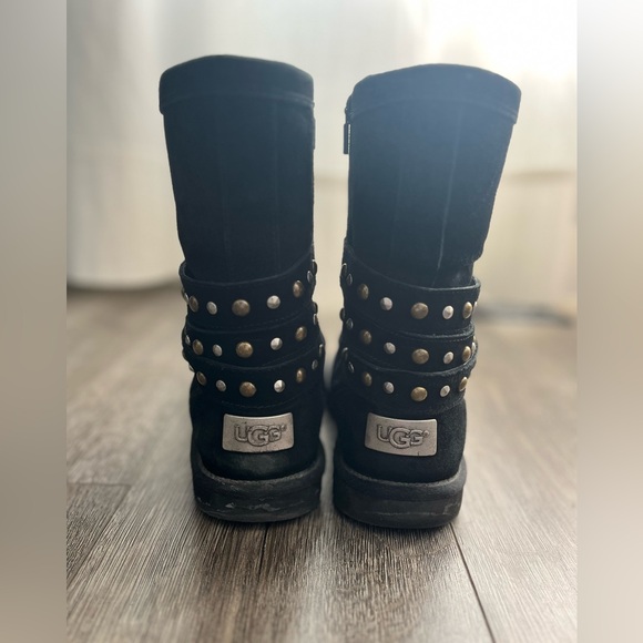 Ugg Short Boots - Picture 4 of 6